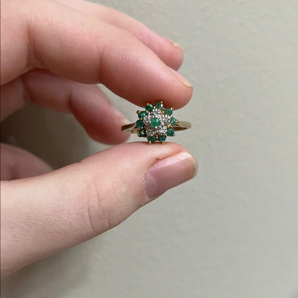 Vintage emerald and diamond 10k flower ring - Picture 8 of 12